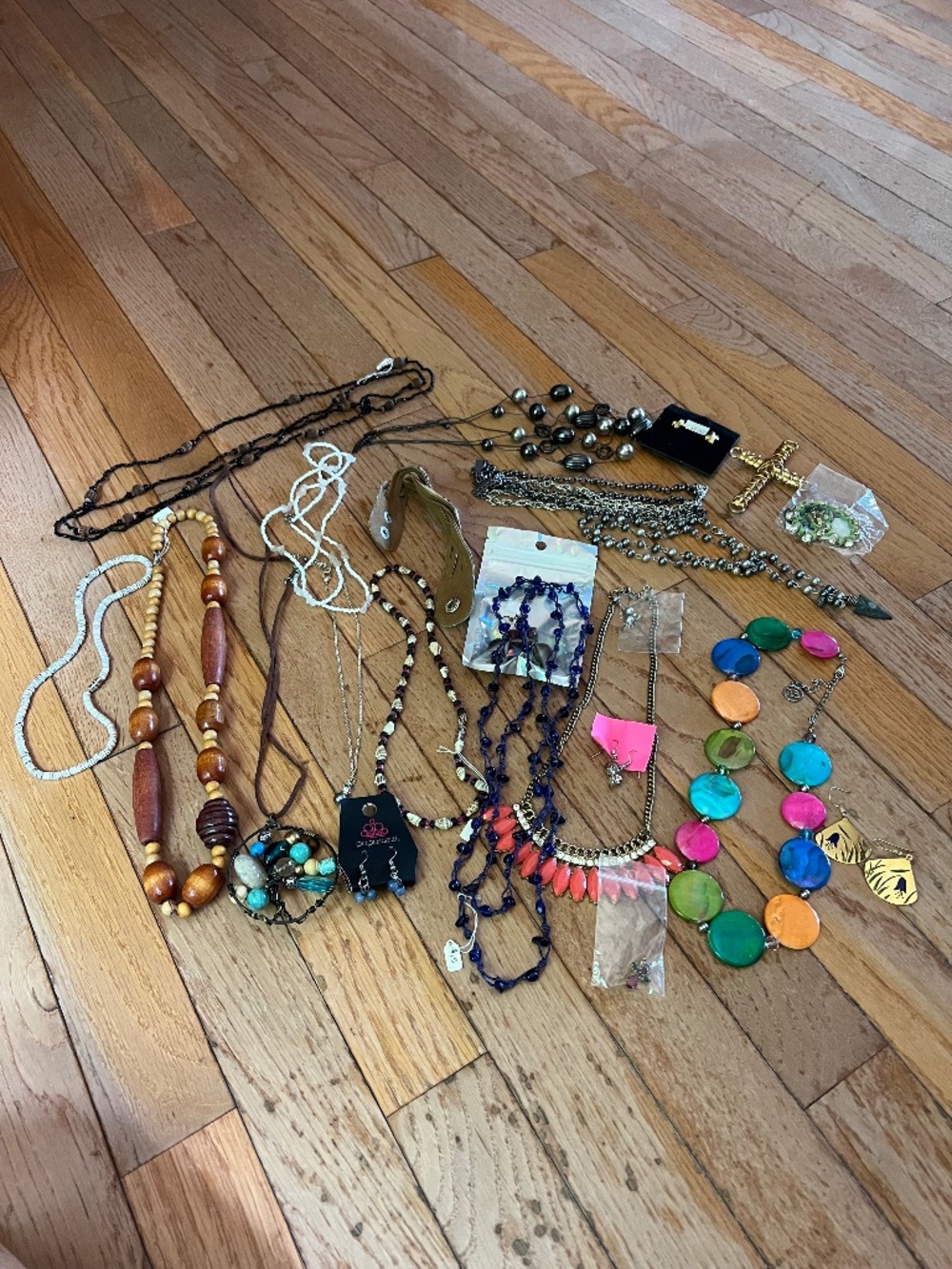 Jewelry lot necklaces, earrings etc